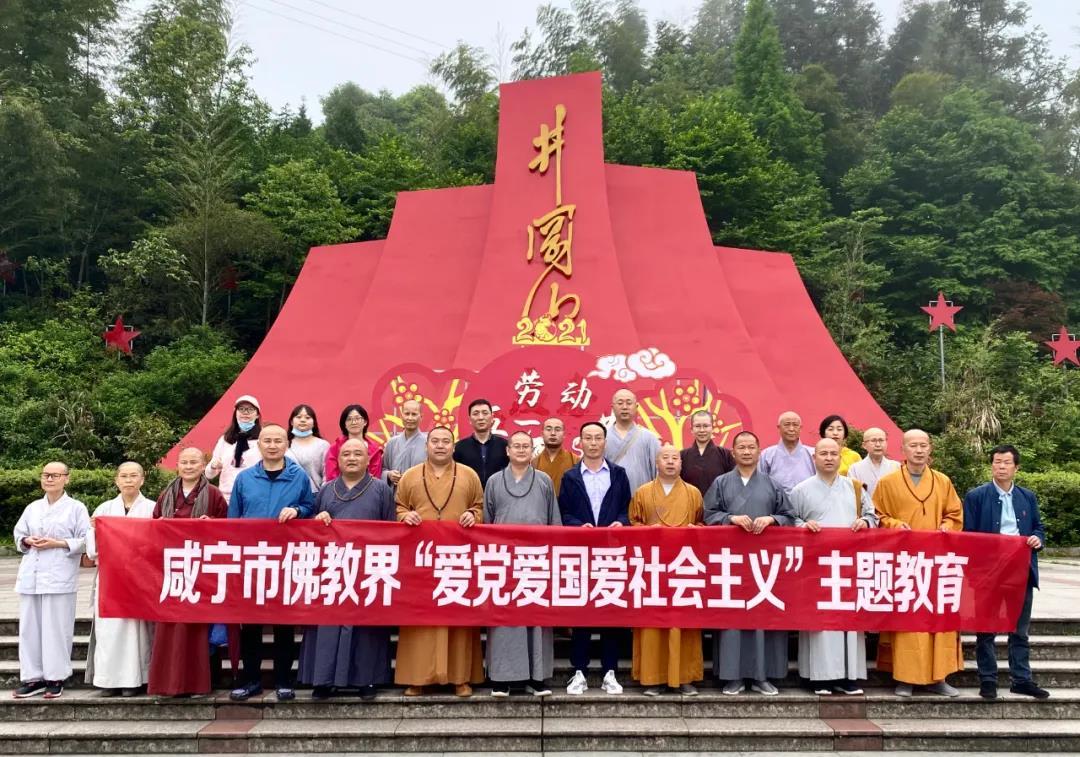 寻龙丨龙形拉花、财神咖啡……杭州这里的年味很吸引年轻人